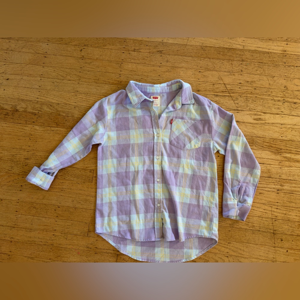 Levi’s flannel purple plaid shirt with front pocket